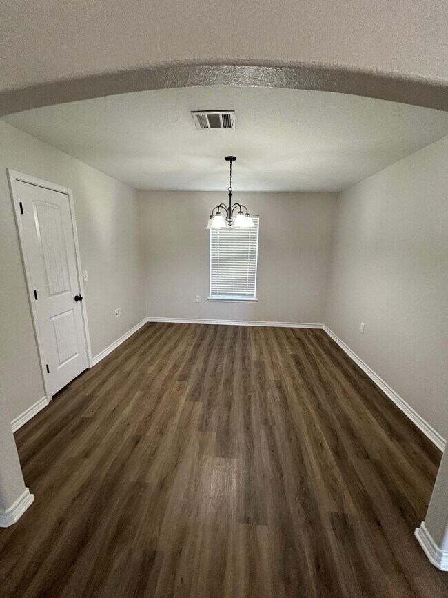 Building Photo - 10008 TX-321