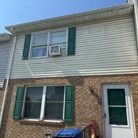 Building Photo - Newly Renovated 2-Bedroom Townhouse in Front Royal _ Pet Friendly well maintained home.