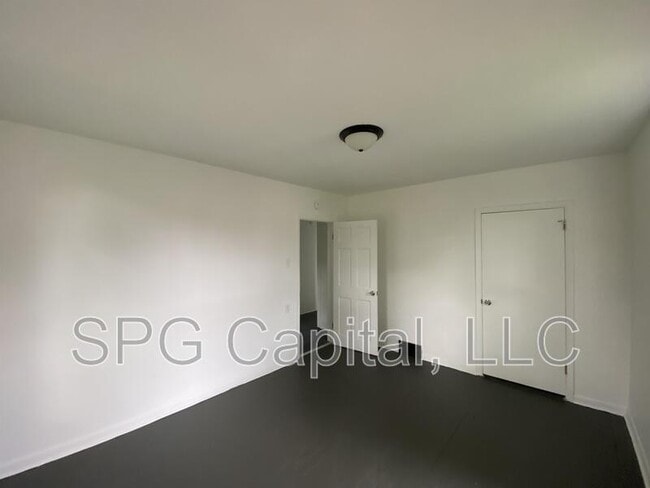 Building Photo - 632 S Second St