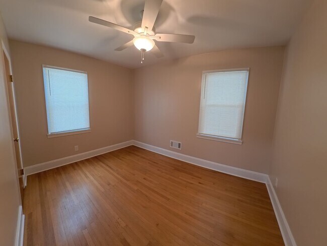 Building Photo - Home on three acre lot with garage