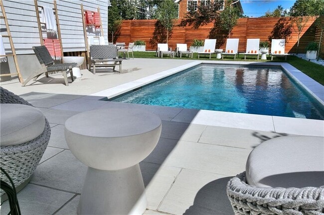 Building Photo - 18 Danbury Ave