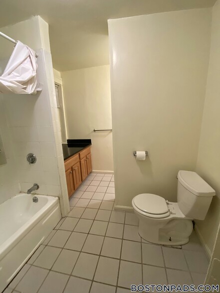 Building Photo - 55 Queensberry St