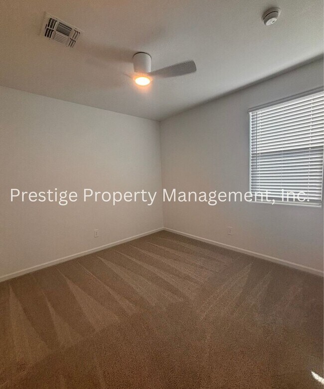 Building Photo - Beautiful 2/2 2-Story West Side Home With ...