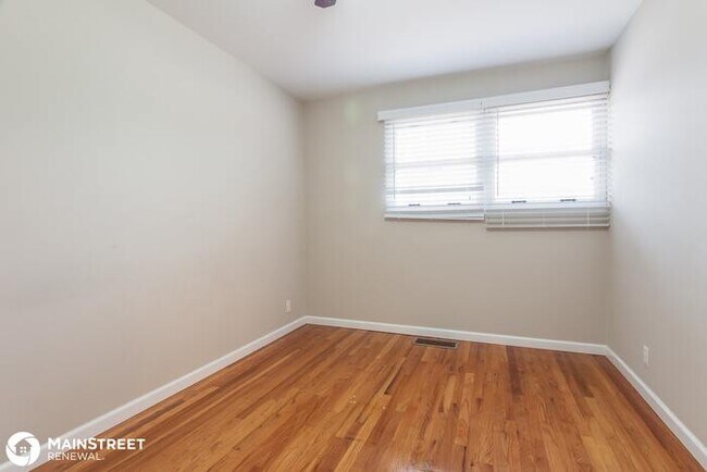 Building Photo - 10401 Trask Dr, Dellwood, MO 63136