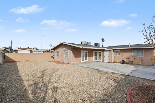 Building Photo - 313 Fox Cir