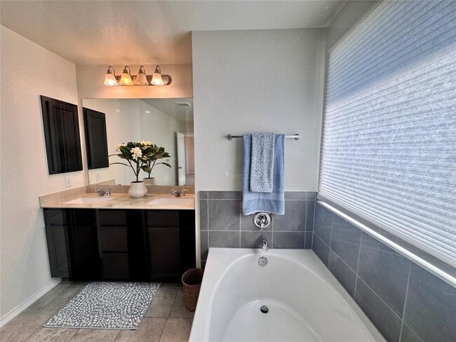 Building Photo - 16501 Brogan Ln