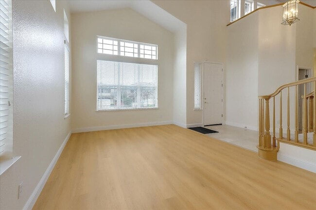 Building Photo - 4 Bed 3 Bath Home With 3 Car Garage High Ceilings And Fenced Yard