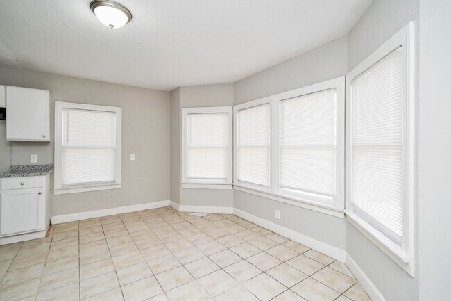 Building Photo - Beautifully Renovated Hueytown Gem – Spacious, Stylish & Move-In Ready!