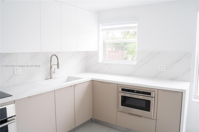 Building Photo - 10996 NW 58th Terrace