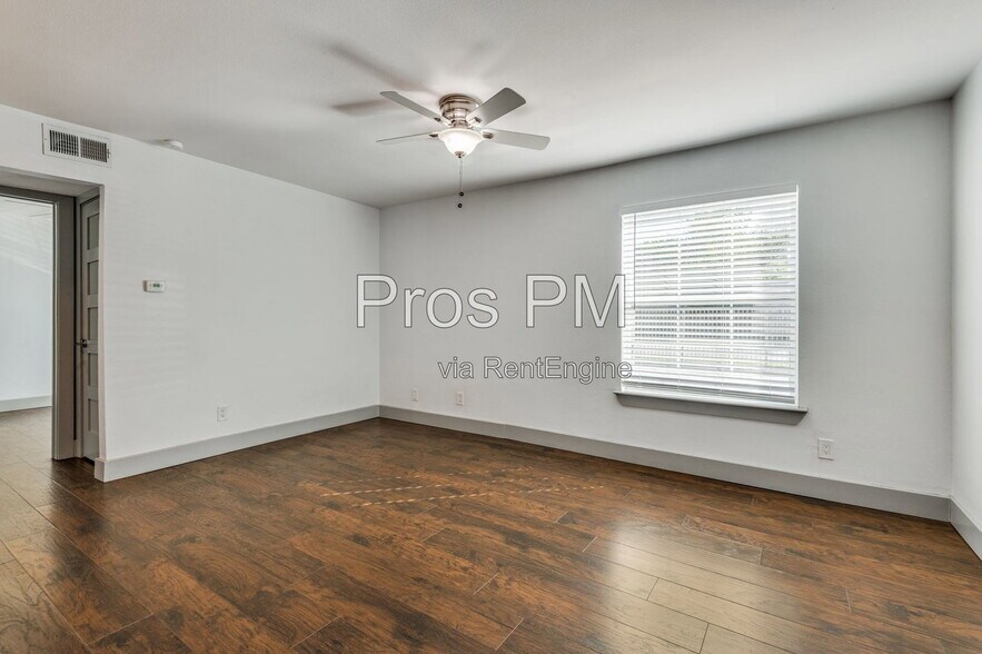 Building Photo - 4633 Fairmount St