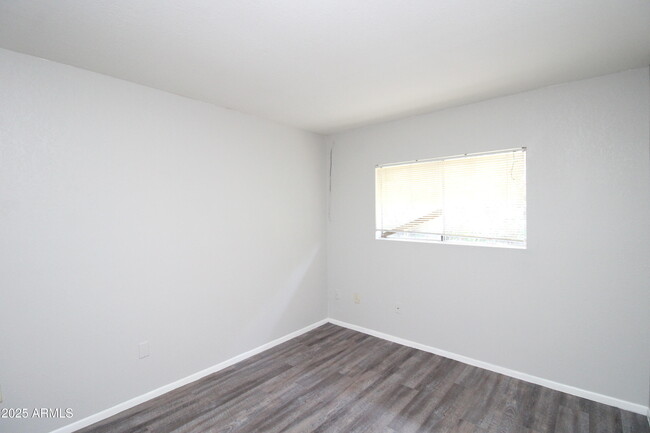 Building Photo - 3002 W Waltann Ln