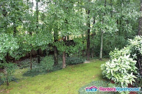 Building Photo - 141 Red Oak Ln