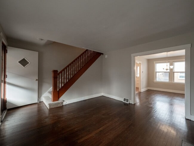 Building Photo - L323