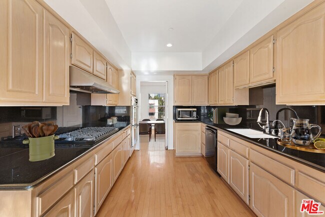 Building Photo - 2025 S Beverly Glen Blvd