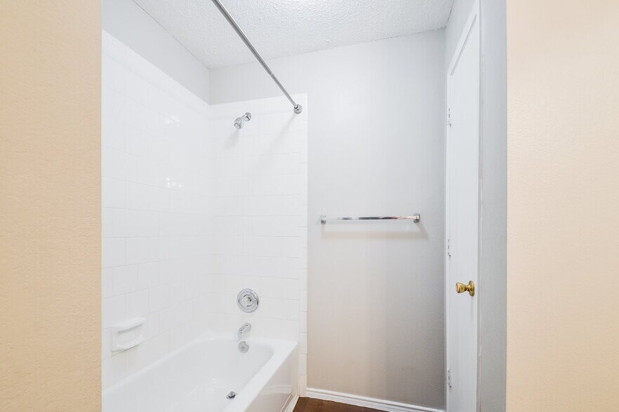 Building Photo - 3309 Teasbend Ct