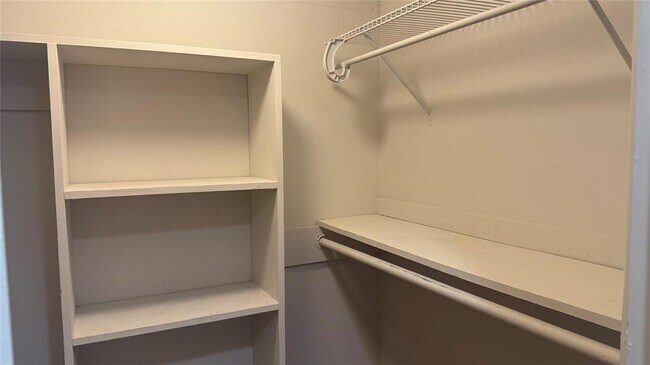 Building Photo - 5400 Memorial Dr