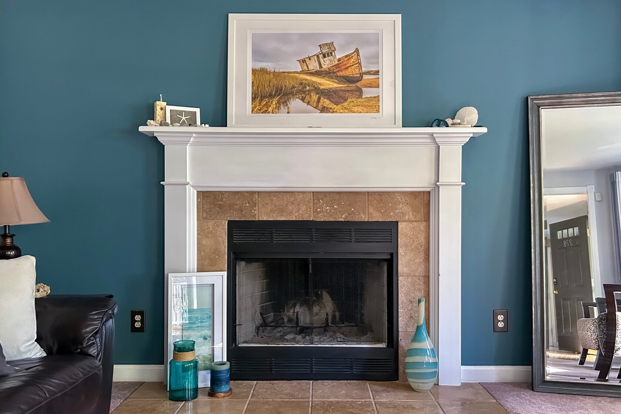 Fully working fireplace in downstairs den - 278 Harrison St