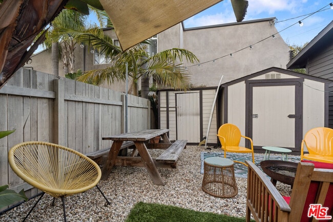 Building Photo - 2009 Dell Ave