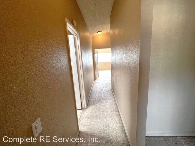 Building Photo - 4 br, 2.5 bath House - 16177 Barbee St