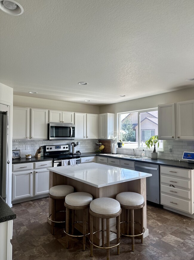 Building Photo - 3454 Godwit Dr