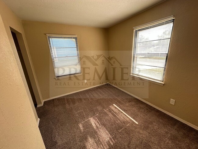 Building Photo - 4818 Woodend Ave