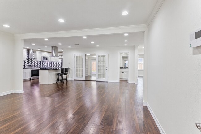 Building Photo - 1918 Crestdale Dr