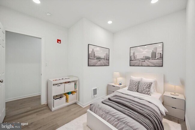 Building Photo - 4926 W Thompson St