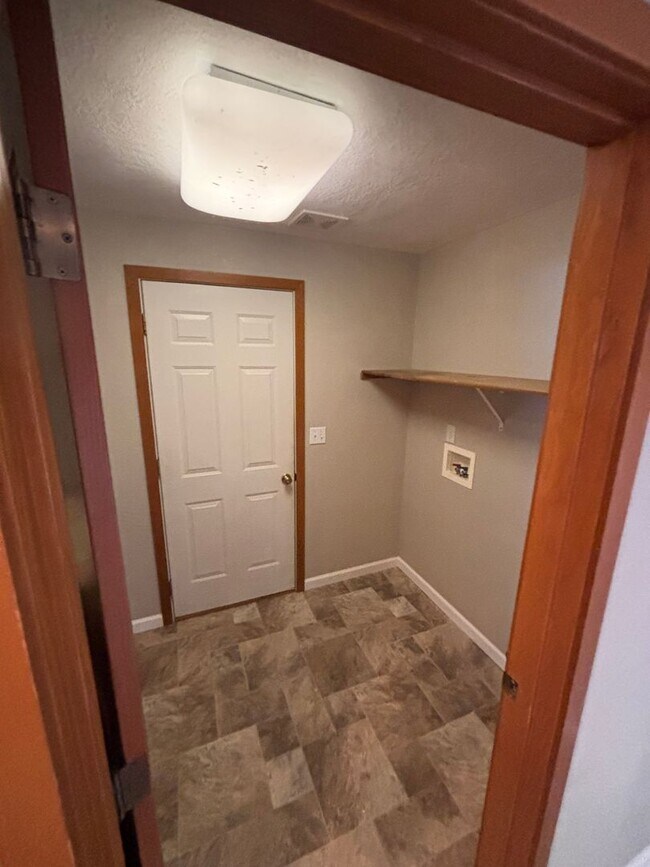 Building Photo - 3052 Gary Dr