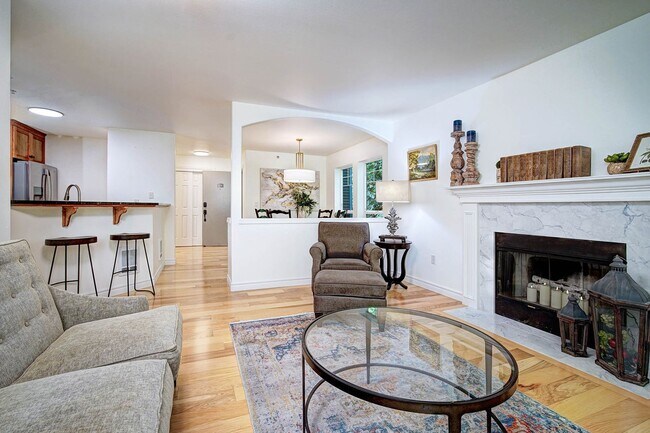 Building Photo - 3Bd/2Ba Issaquah Condo