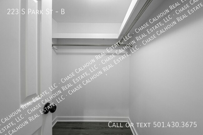 Building Photo - 223 S Park St
