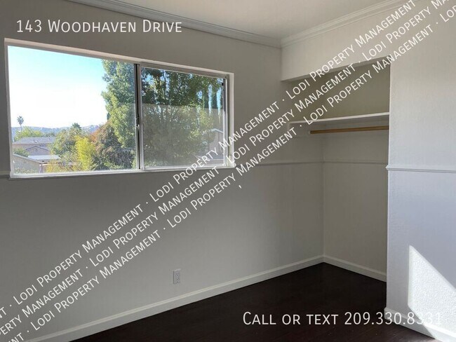Building Photo - 143 Woodhaven Dr