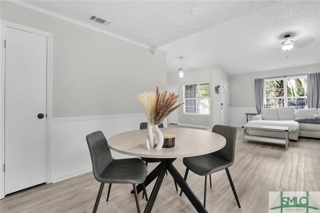 Building Photo - 20 Quail Forest Dr