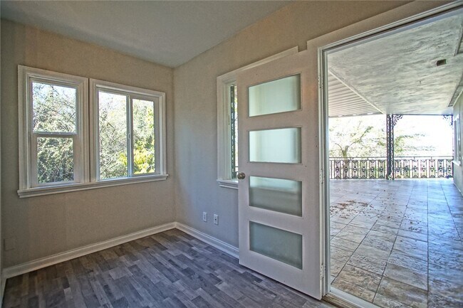 Building Photo - 3915 Fredonia Dr