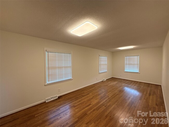 Building Photo - 112 NC-218