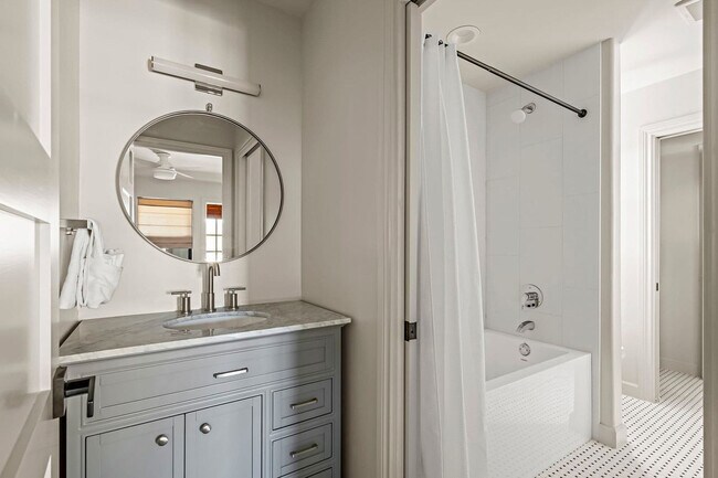 Building Photo - 1219 Sisterdale Rd