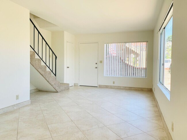 Building Photo - PERFECTLY LOCATED POINT LOMA 2BD/1.5BA TOW...