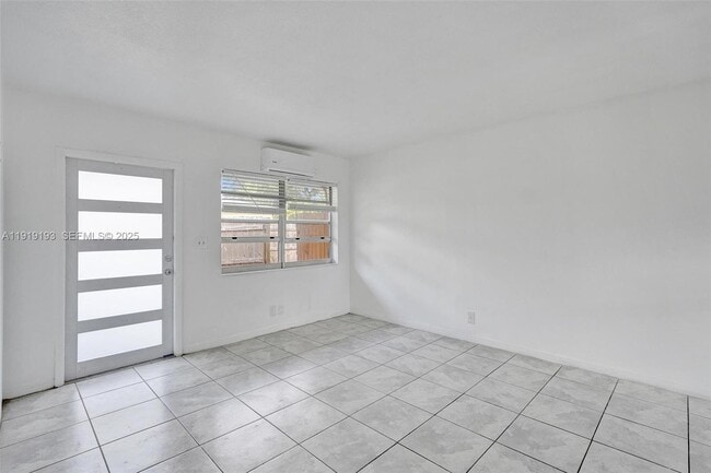 Building Photo - 29 SW 8th Ave