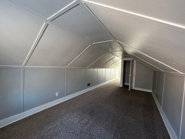 Building Photo - House