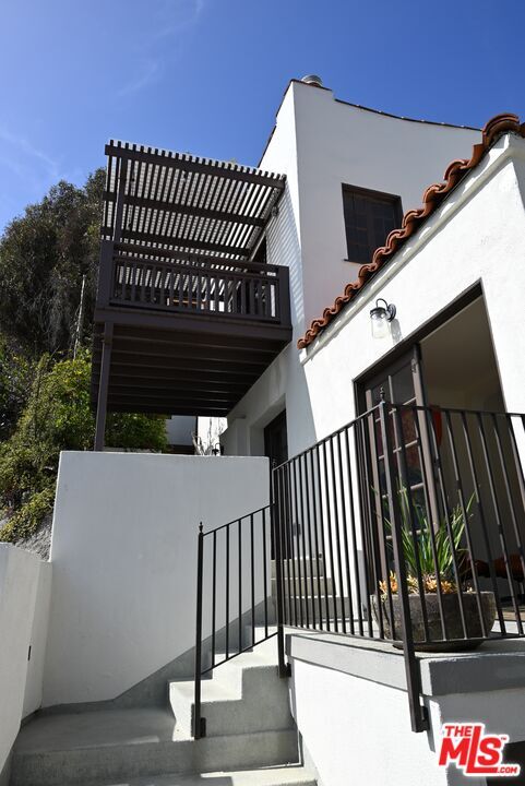 Building Photo - 1761 N Orange Grove Ave