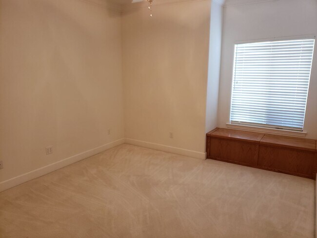 Building Photo - 3 BED 2 BATH HOUSE IN THE MARY LAKE SUBDIV...