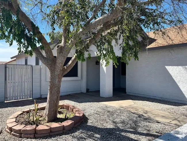 Building Photo - 6927 W Northview Ave