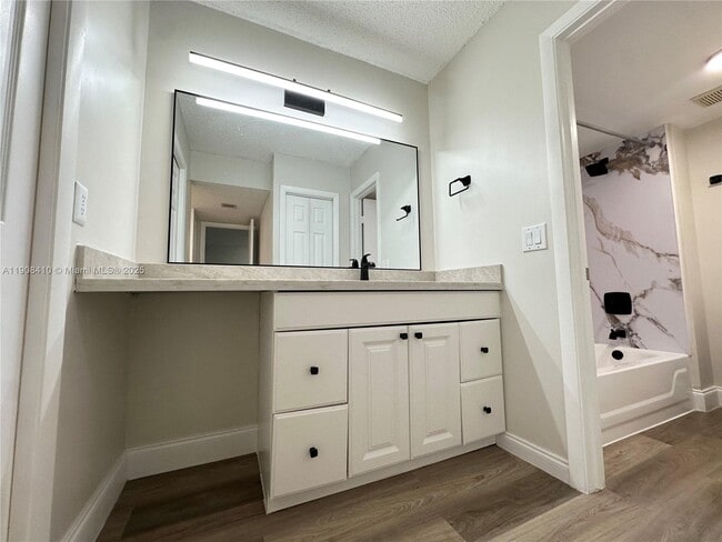 Building Photo - 403 Lakeview Dr