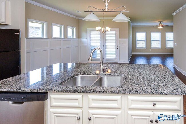 Building Photo - 3031 Greenway Cir SE