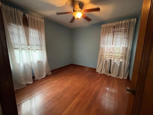Building Photo - 3 Bedroom Home in Dormont!