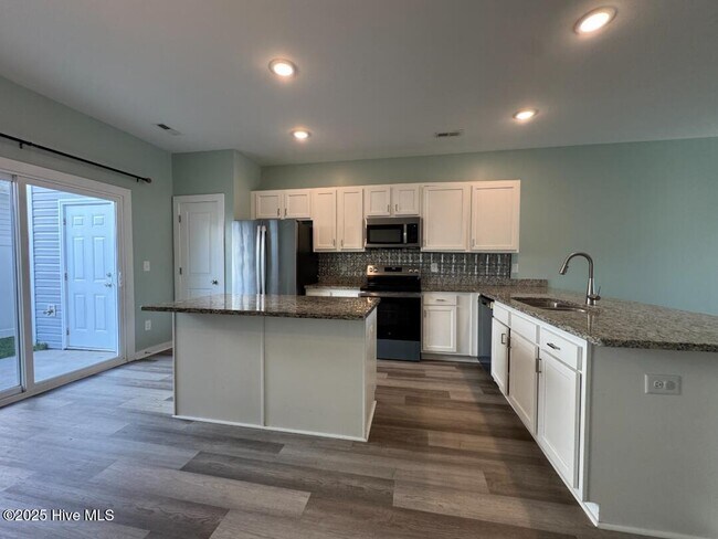 Building Photo - 421 Sunfish LN