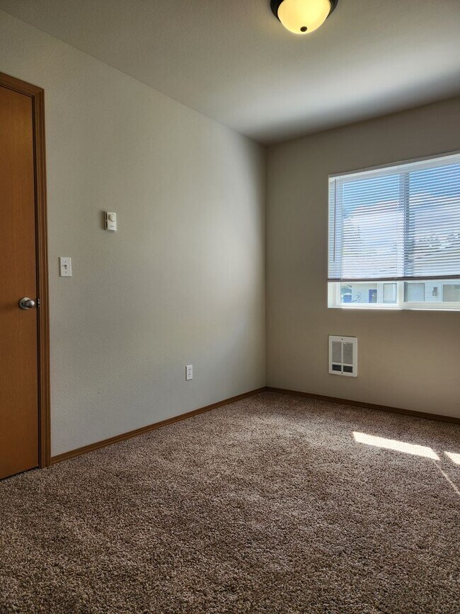 Building Photo - Cozy 3 Bedroom House!!! Ready For New Tena...