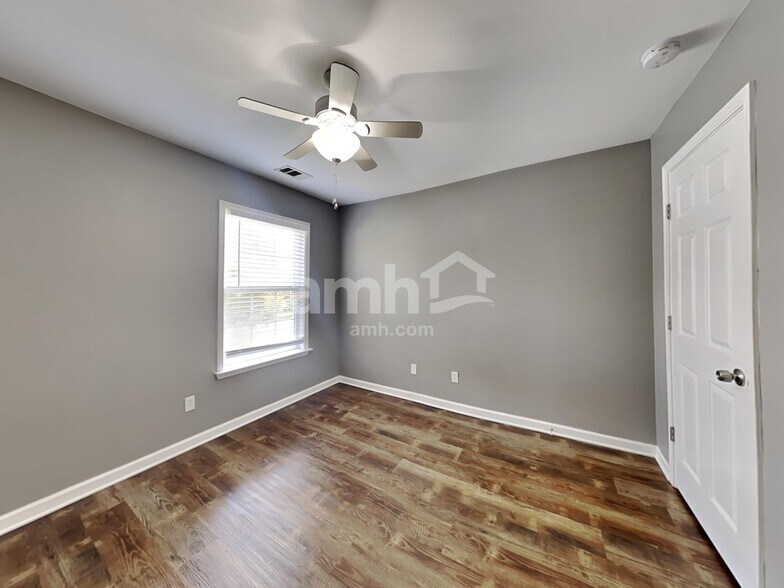 Building Photo - 2412 Newberry Ln