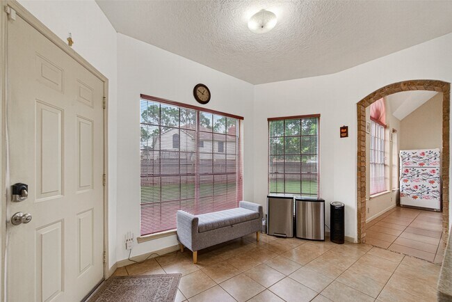 Building Photo - 811 Colony Glen Ct