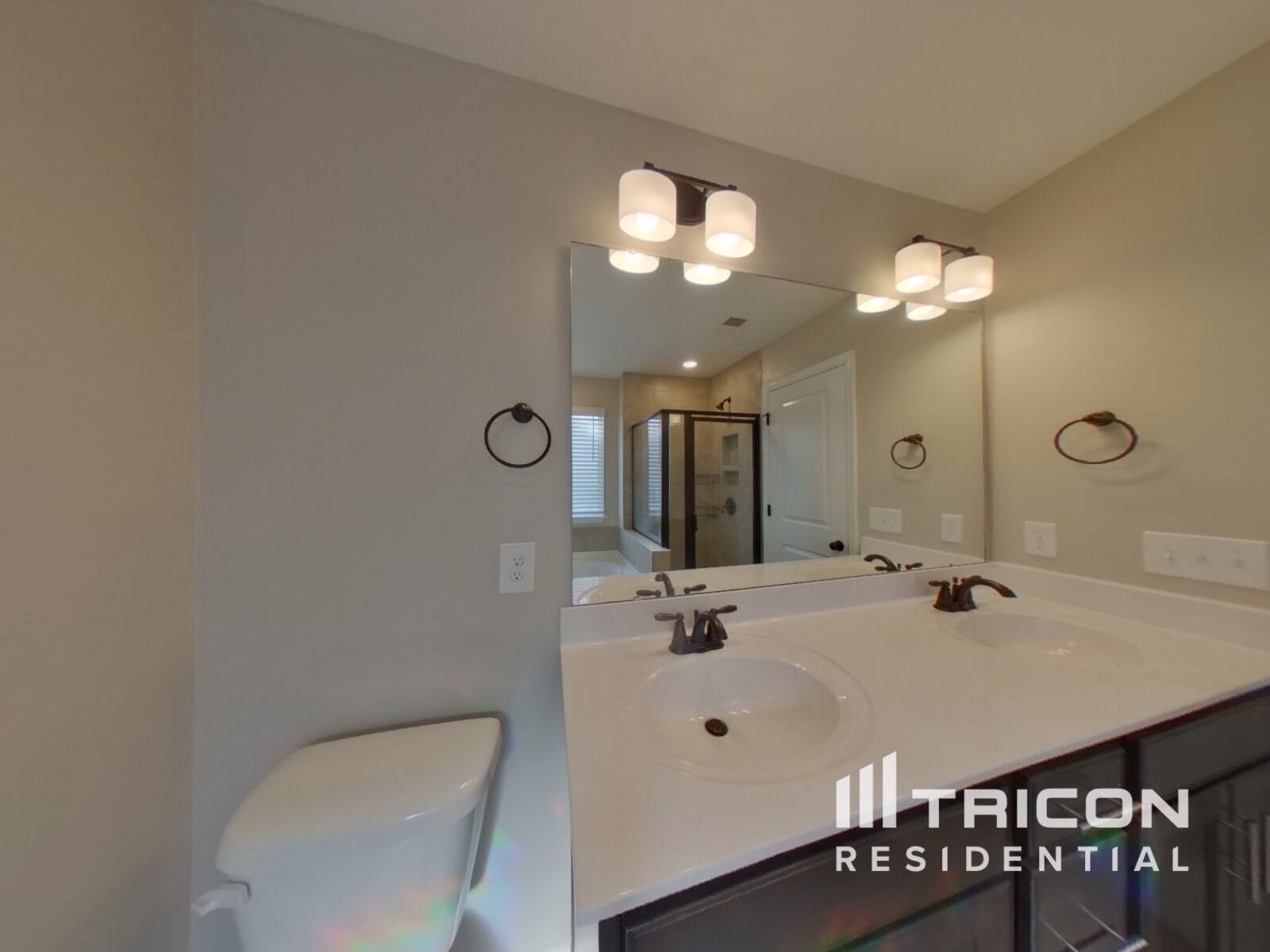 Building Photo - 715 Pollyanna Dr