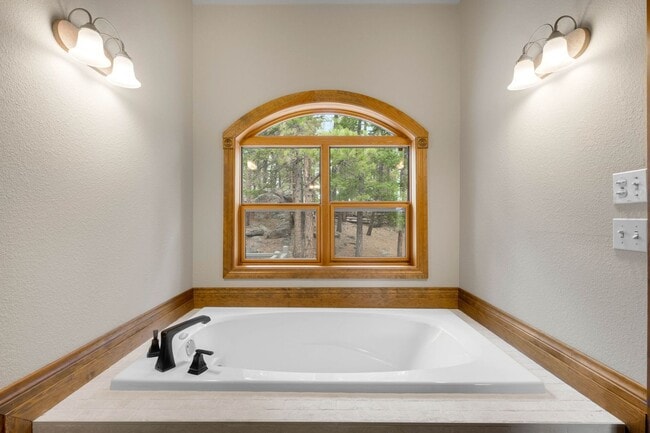 Building Photo - 1BD, 1BA Mountain Gatehouse in Conifer